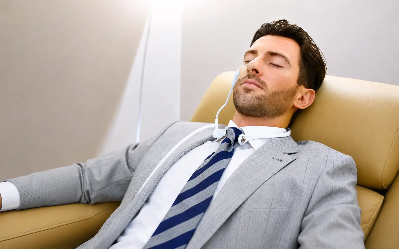 Client relaxing during a guided hyperbaric oxygen therapy session in a spacious Ueerl chamber