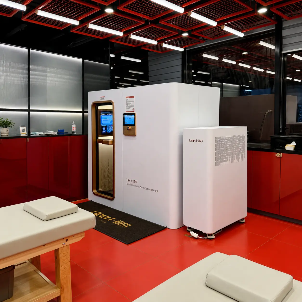 Ueerl chamber for guided hyperbaric oxygen therapy sessions in a premium wellness club