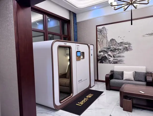 Ueerl hyperbaric oxygen chamber installed in a private home wellness space