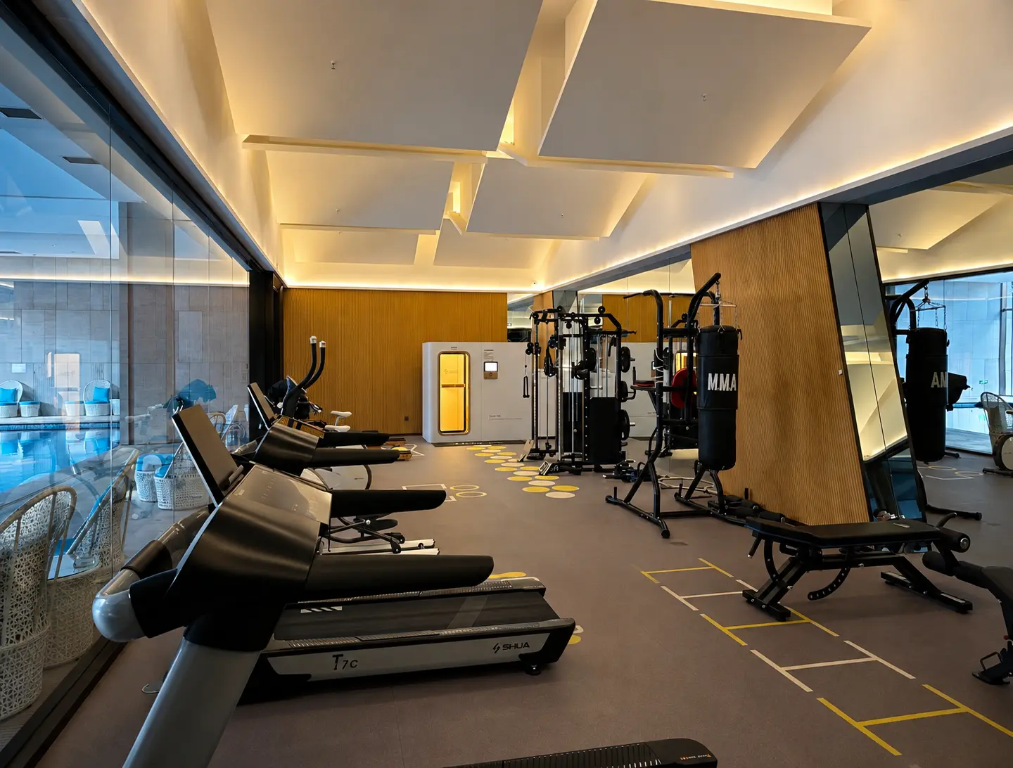 Ueerl hyperbaric oxygen chamber for gyms and fitness center recovery services