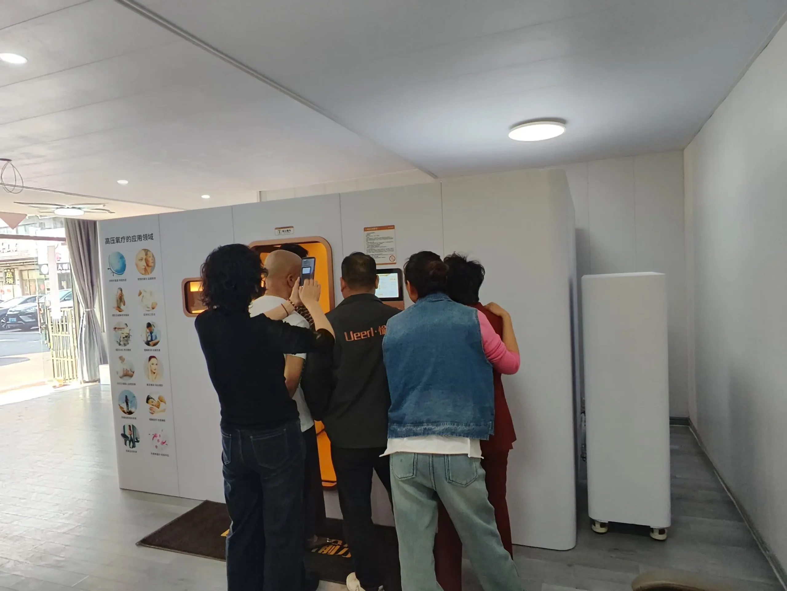 Ueerl technician providing H8 hyperbaric chamber operation training for health center staff in Jiangsu China