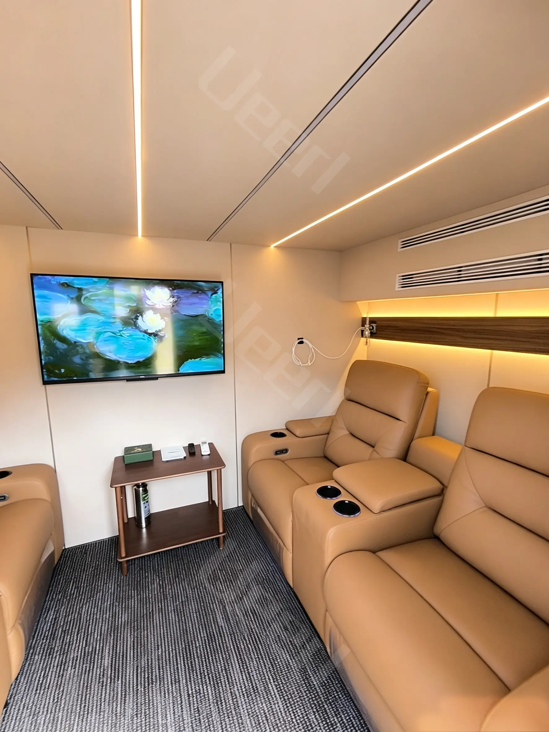 Couple planning a private oxygen wellness routine beside a Ueerl hyperbaric oxygen chamber