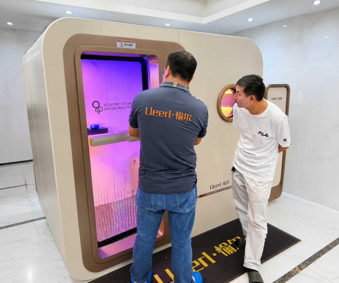 Ueerl hyperbaric oxygen chamber in a private senior home wellness room