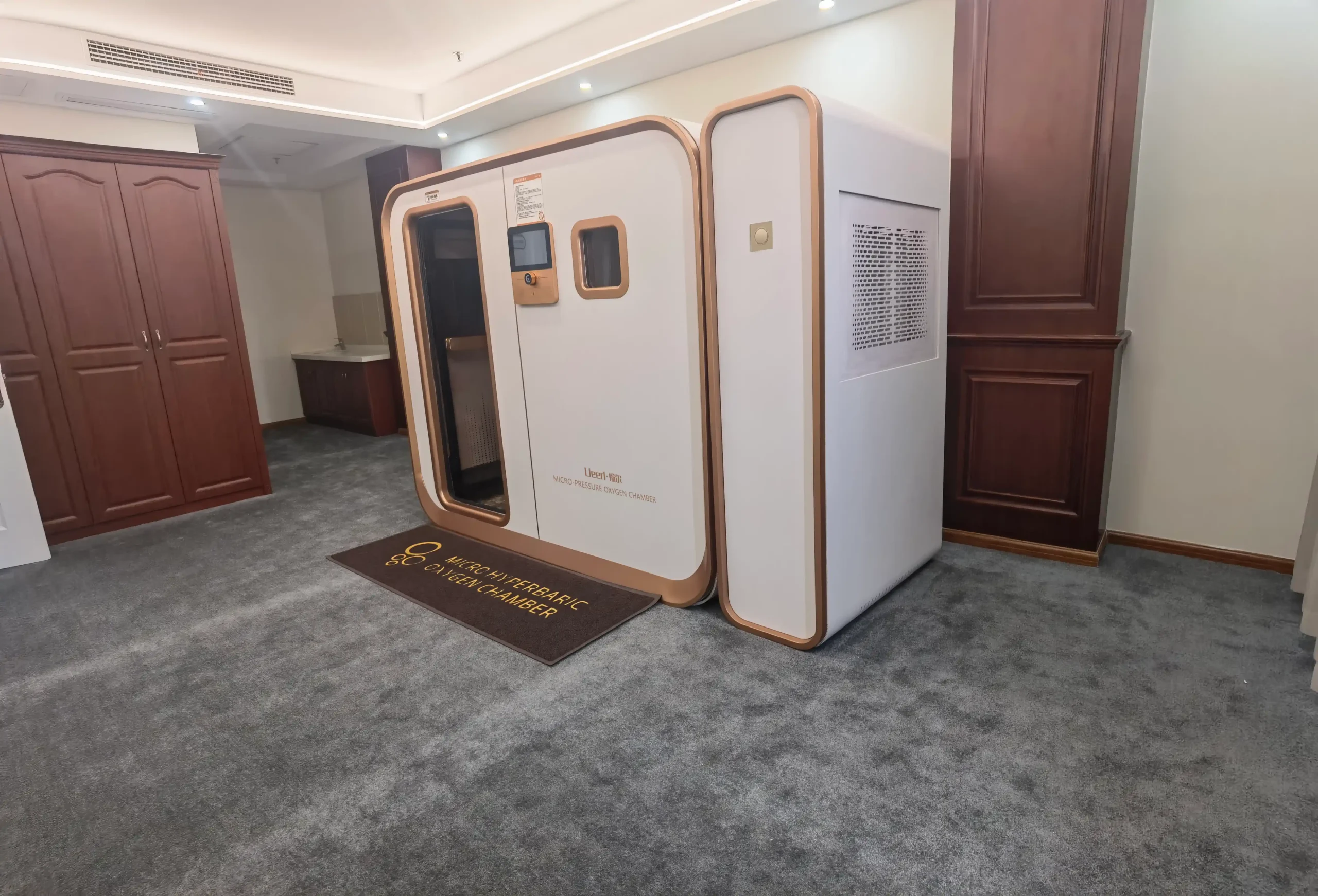 Completed Ueerl V3 hyperbaric oxygen chamber installation at the Shanghai project site