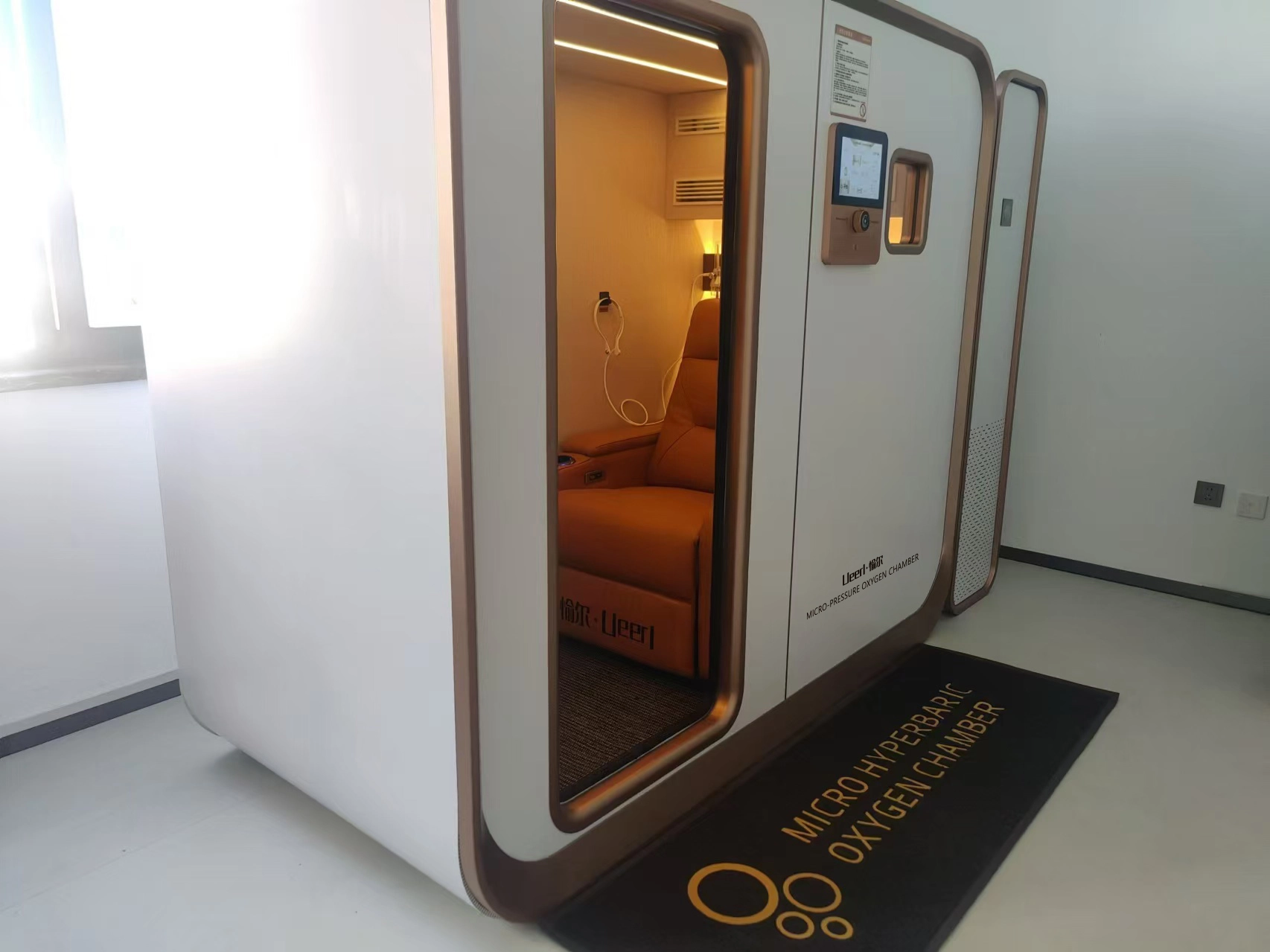 Completed front view of the Ueerl V3 oxygen chamber at the State Grid employee activity center in Huzhou