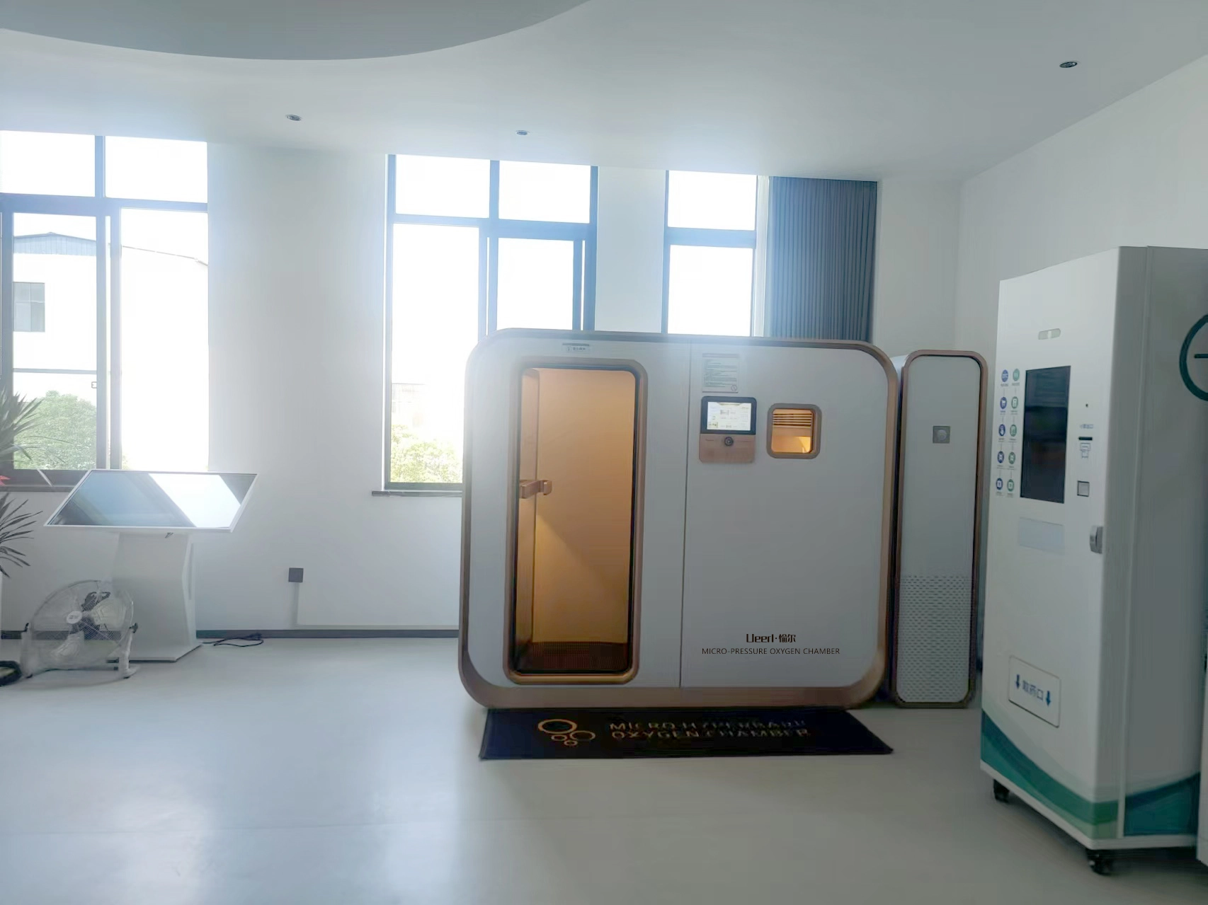 Open Ueerl V3 hyperbaric oxygen chamber during final installation in Huzhou
