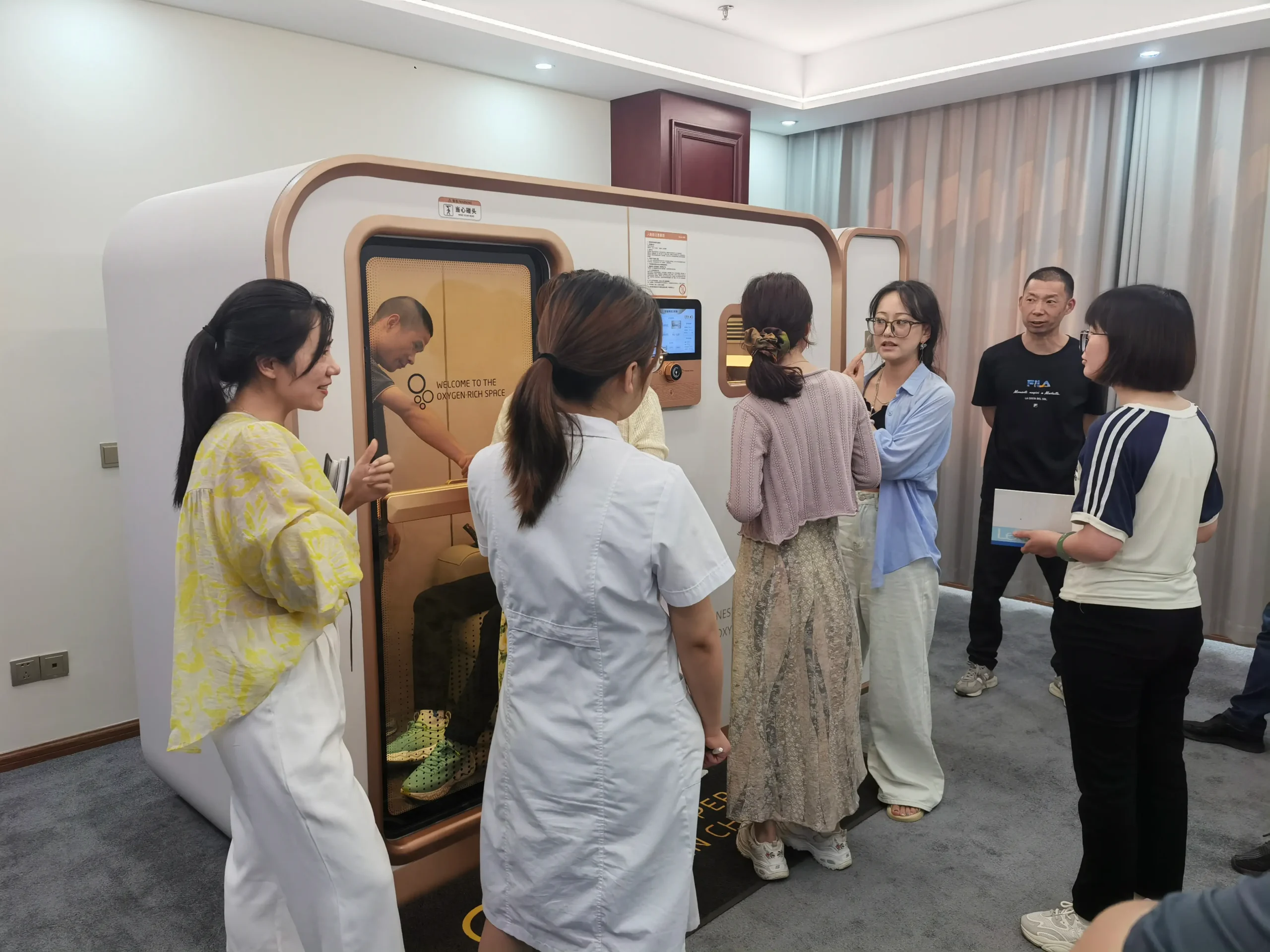 Operational training for the Ueerl V3 hyperbaric oxygen chamber in Shanghai