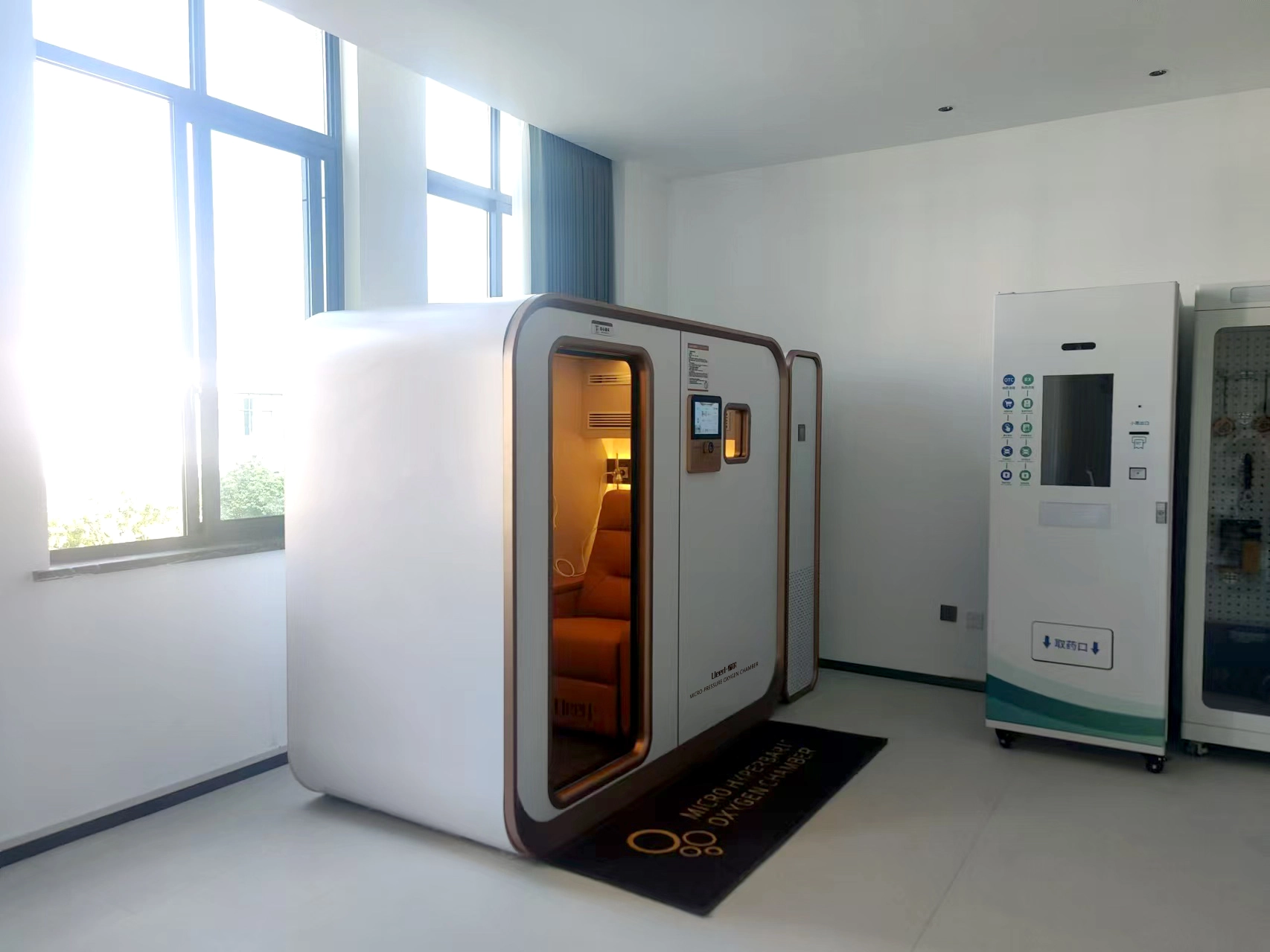 Ueerl V3 oxygen chamber positioned beside large windows at the Huzhou employee activity center